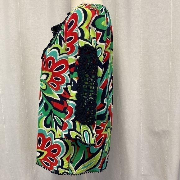 Crown & Ivy -Small - Tunic with Lace Inlay - Picture 3 of 8